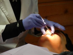 Aesthetic smile through a cosmetic dental approach