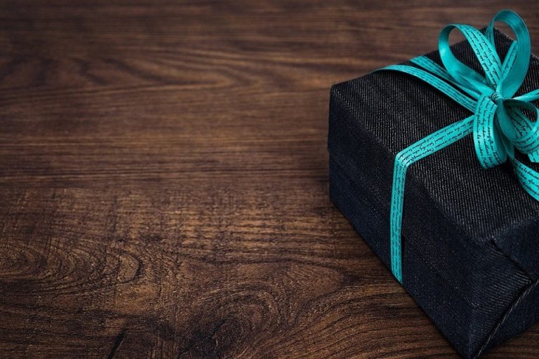 7 Best Gift Ideas for Mom To Make Her Feel Special
