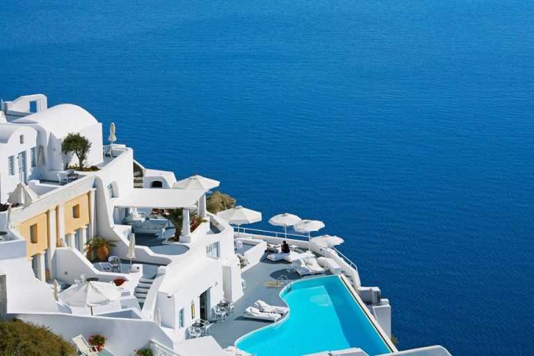 THE FIVE MOST PERFECT BEACH RESORTS IN GREECE