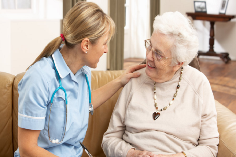 How to Become a Home Health Nurse For Elderly People?