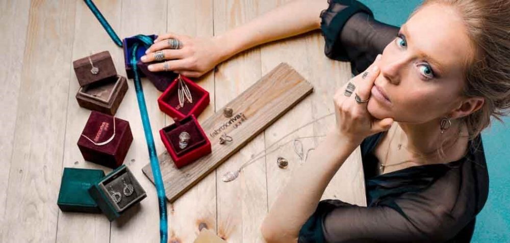 mirrors with jewelry storage