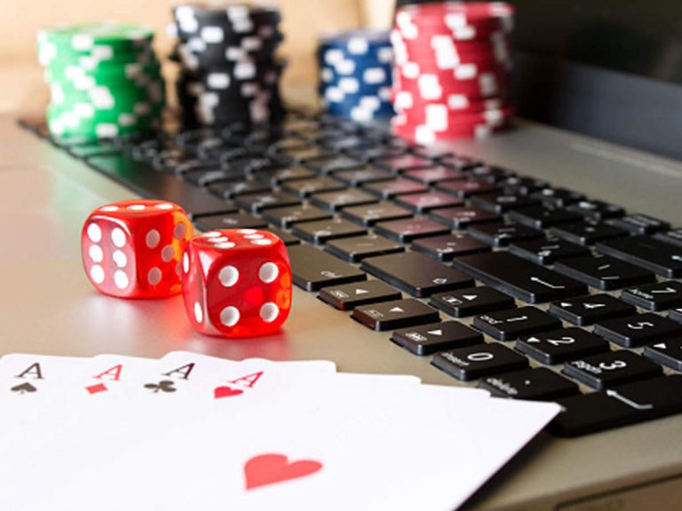 7 Key Differences Between Online and Live Poker