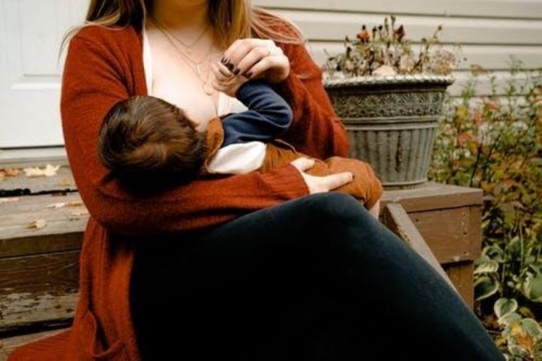 Best Clothing Pieces to Wear When Breastfeeding