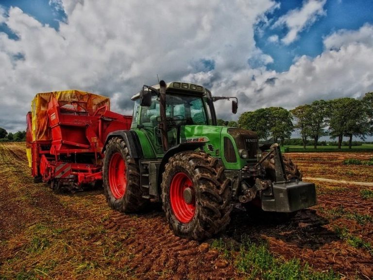 Grab The Opportunities By Starting A Tractor Business