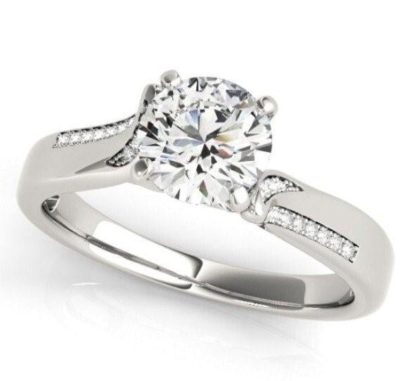 Round diamond engagement rings