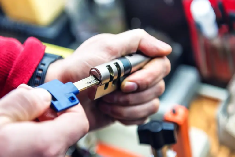 What Are the Top Benefits of Hiring a Professional Locksmith Service?