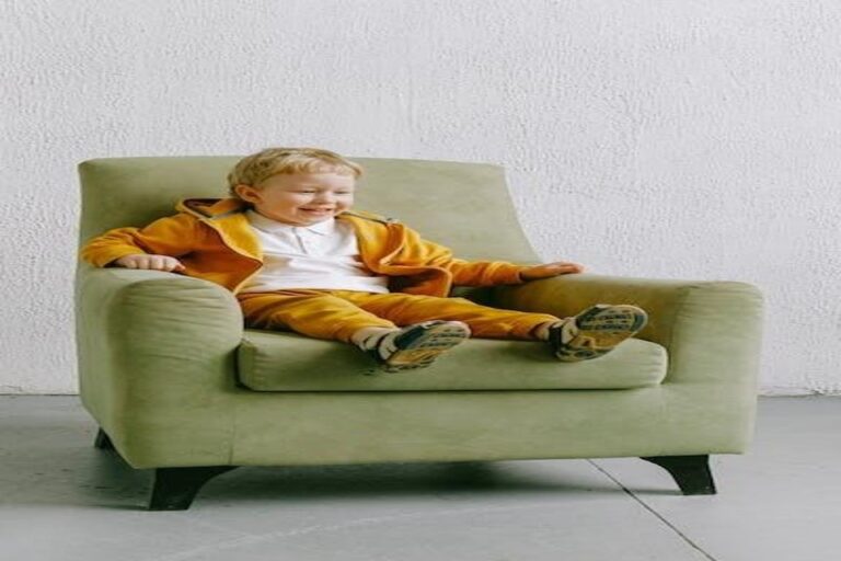 How To Choose The Perfect Kids Sofa Set For Your Little Ones