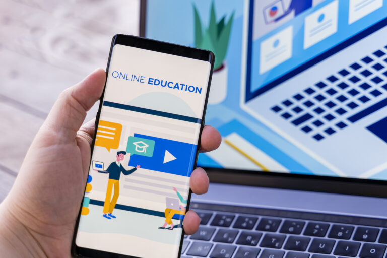 How Mobile Apps Impact Education in India in 2023?