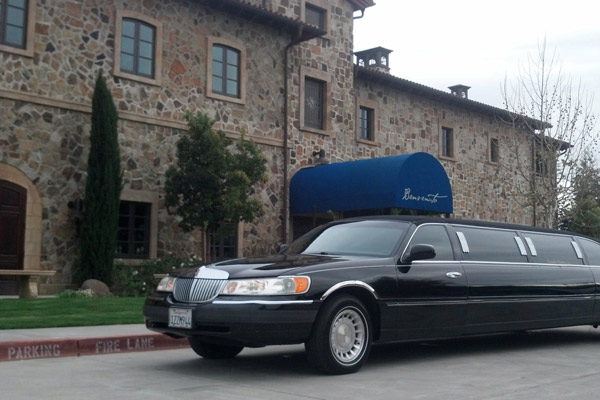 Step Special Occasion Up a Notch By Booking a Limo Transport Service