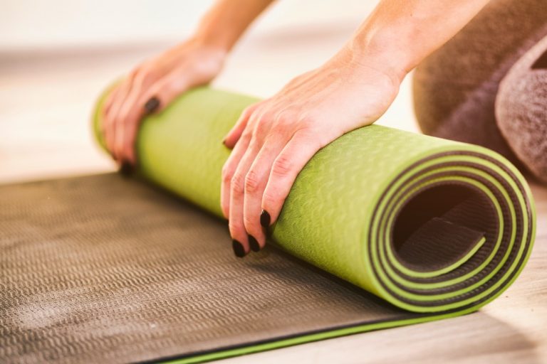 What types of yoga mats are available from yoga mat manufacturers in Delhi?