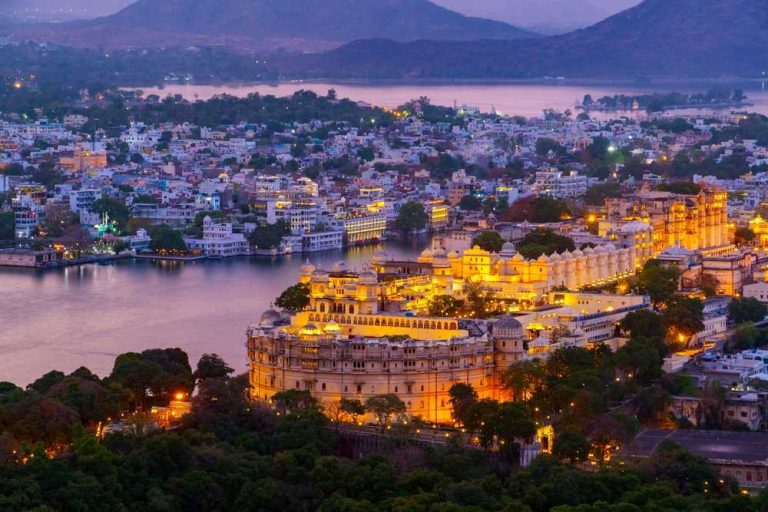 Udaipur Delights: Lakeside Tranquility