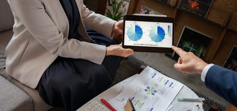 What is a B2B lead database?