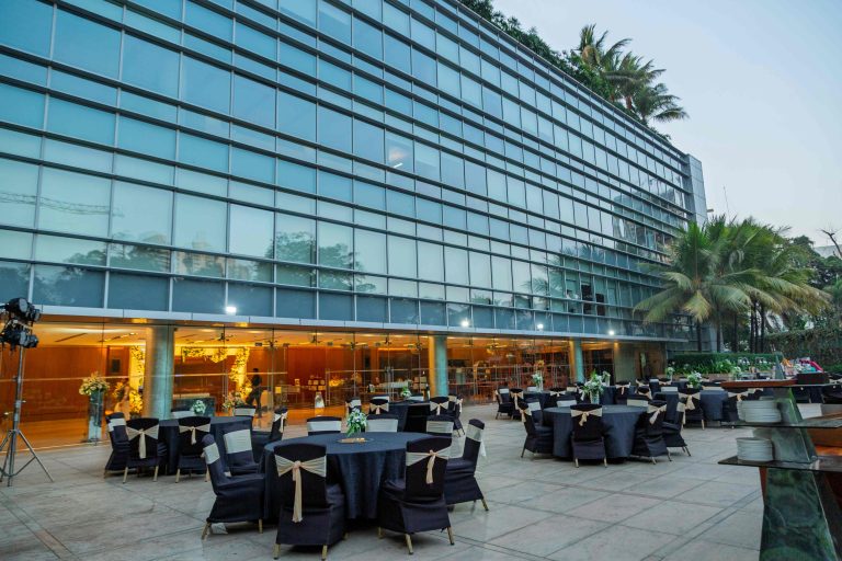Best Food Deals inside Warner Bros Abu Dhabi: Where to Eat on a Budget
