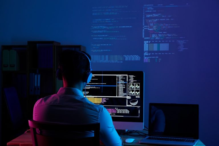 Custom Software vs Off-the-Shelf Software Development: Decoded