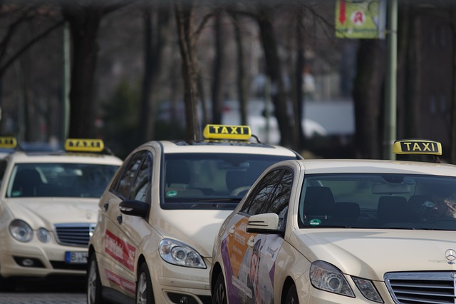 Best Taxi & Cab Service in Lucknow | Online Booking, Luxury Cabs & Outstation Rides
