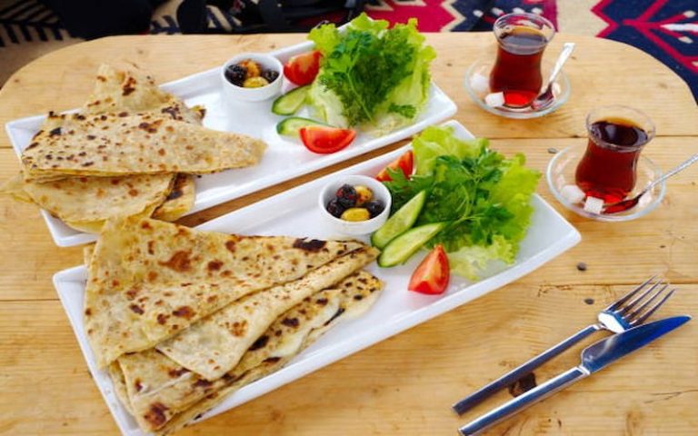 A Food Lover’s Guide to Turkey: Must-Try Dishes on Your Trip
