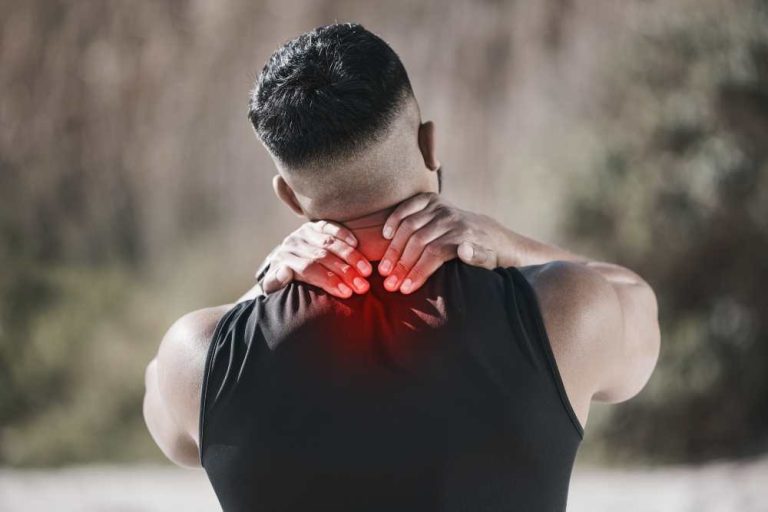 Neck Pain Specialist Tips for Managing Chronic Neck Discomfort