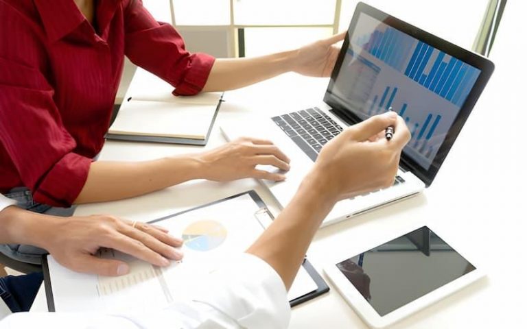 Managing Deadlines: How Software Improves Project Scheduling