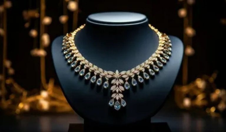 Luxury Gold Necklaces for Women: Where Timeless Beauty Meets Modern Style