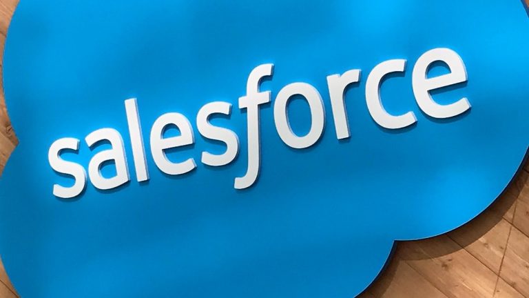 Salesforce AppExchange Apps vs Custom Development: What’s Best for Achieving Quick Wins  
