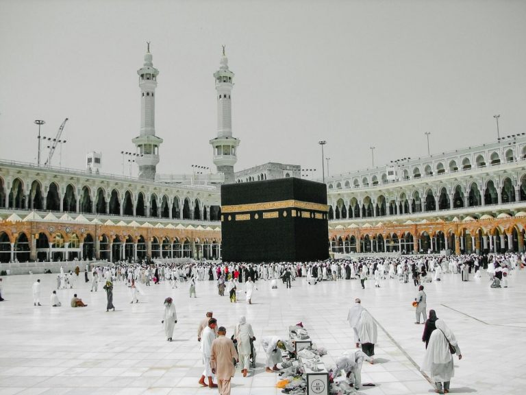 Best Time to Book the Cheapest Umrah Package from Dubai