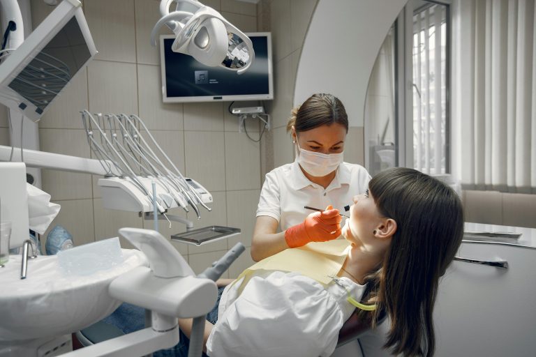 How an Emergency Dentist Helps with Severe Tooth Pain