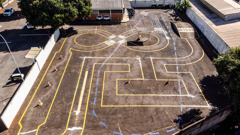 How Driving School Helps Build Confidence Behind the Wheel