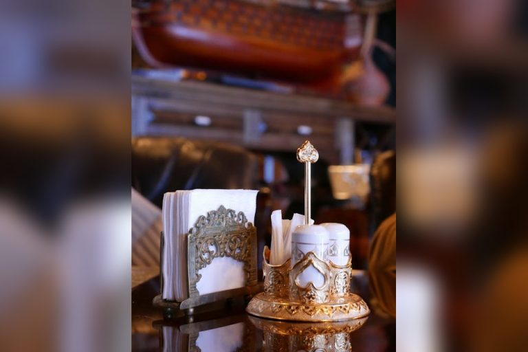Metal vs Wood Napkin Holders: What US Homeowners and Restaurant Owners Need to Know
